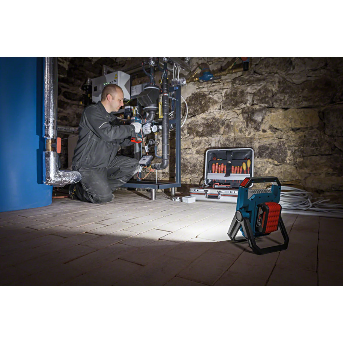 Акумулаторен фенер Bosch GLI 18V-1900 без батерия 0601446400 Акумулаторен фенер Bosch GLI 18V-1900 без батерия 0601446400