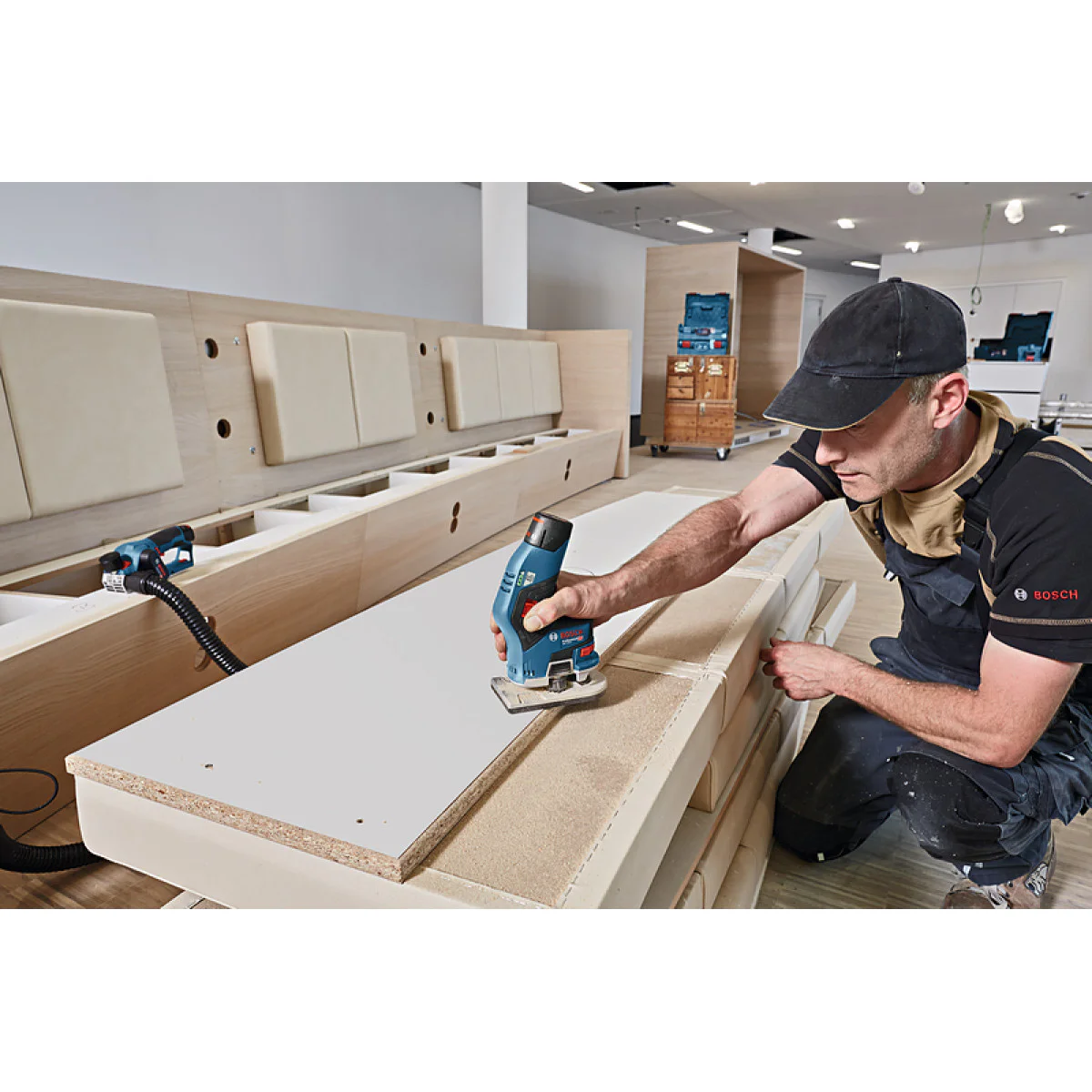 Акумулаторна фреза за кантове Bosch GKF 12V-8 L-BOXX 06016B0000