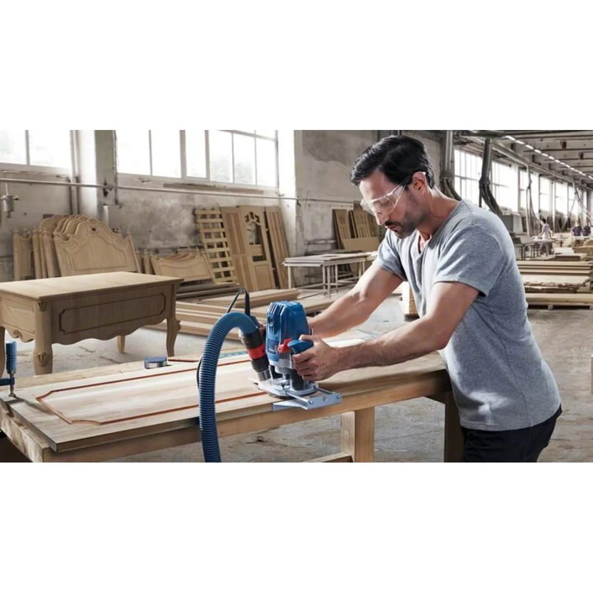 Оберфреза Bosch GOF 130 - 1300W 06016B7000 Оберфреза Bosch GOF 130 - 1300W 06016B7000