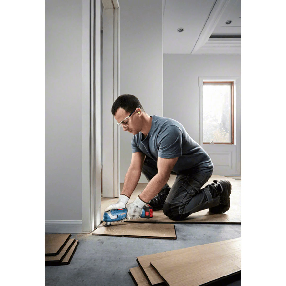 Акумулаторен мултифункционален инструмент BOSCH GOP 185-LI, 1 x 4,0Ah 18 V, консумативи, куфар 06018G2021 Акумулаторен мултифункционален инструмент BOSCH GOP 185-LI, 1 x 4,0Ah 18 V, консумативи, куфар 06018G2021