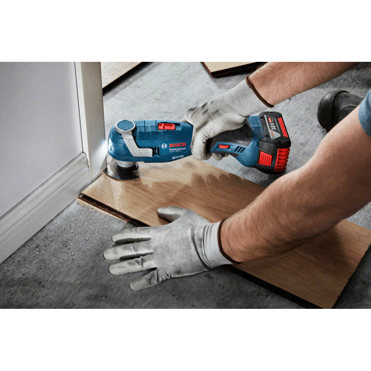 Акумулаторен мултифункционален инструмент BOSCH GOP 185-LI, 1 x 4,0Ah 18 V, консумативи, куфар 06018G2021 Акумулаторен мултифункционален инструмент BOSCH GOP 185-LI, 1 x 4,0Ah 18 V, консумативи, куфар 06018G2021