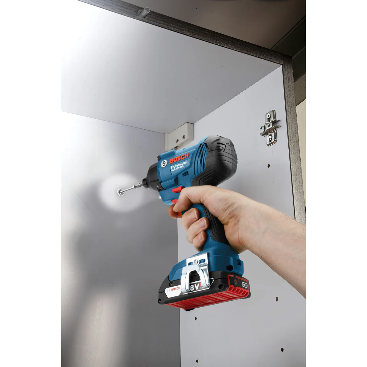 Акумулаторен гайковерт Bosch GDR 180-LI /2x2.0 Ач/ 06019G5123 Акумулаторен гайковерт Bosch GDR 180-LI /2x2.0 Ач/ 06019G5123