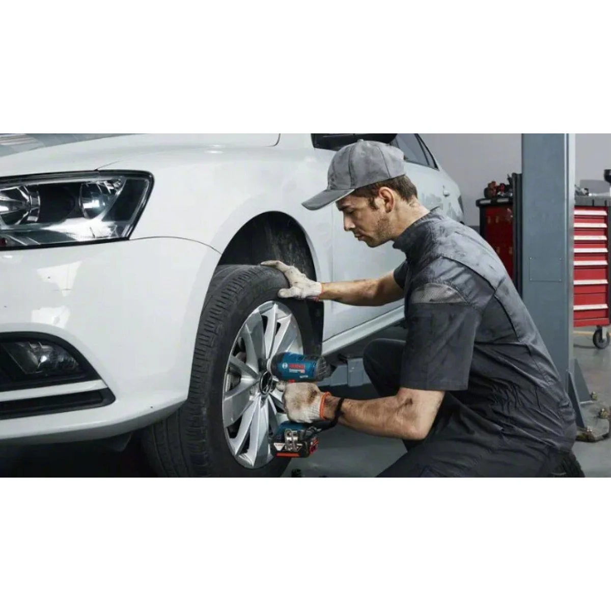 Ак.комплект Bosch гайковерт GDS 18V-400 и Винтоверт GSB 18V-50 06019K0003 Ак.комплект Bosch гайковерт GDS 18V-400 и Винтоверт GSB 18V-50 06019K0003