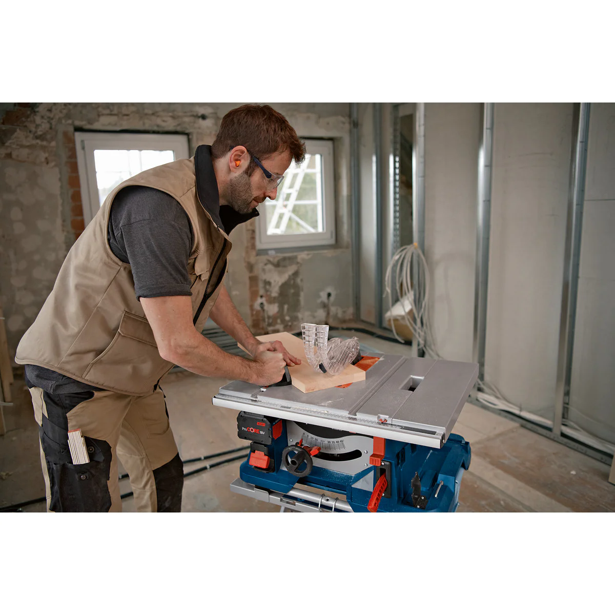 Акумулаторен стационарен циркуляр Bosch BITURBO GTS 18V-216 за дърво 0601B44000 Акумулаторен стационарен циркуляр Bosch BITURBO GTS 18V-216 за дърво 0601B44000