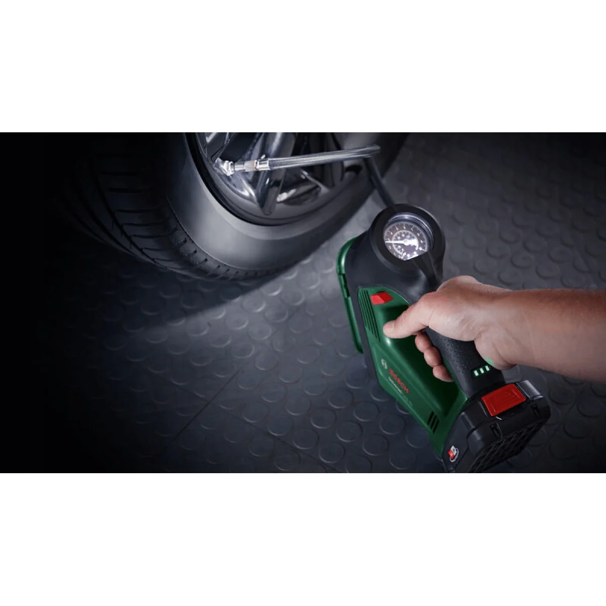 Акумулаторна въздушна помпа Bosch UniversalPump 18V без батерия 0603947100 Акумулаторна въздушна помпа Bosch UniversalPump 18V без батерия 0603947100