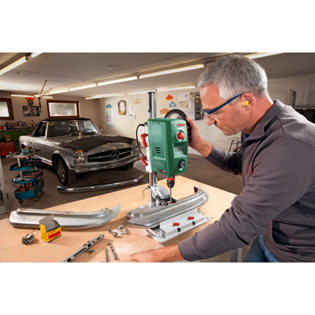 Настолна бормашина 710W BOSCH PBD 40 0603B07000