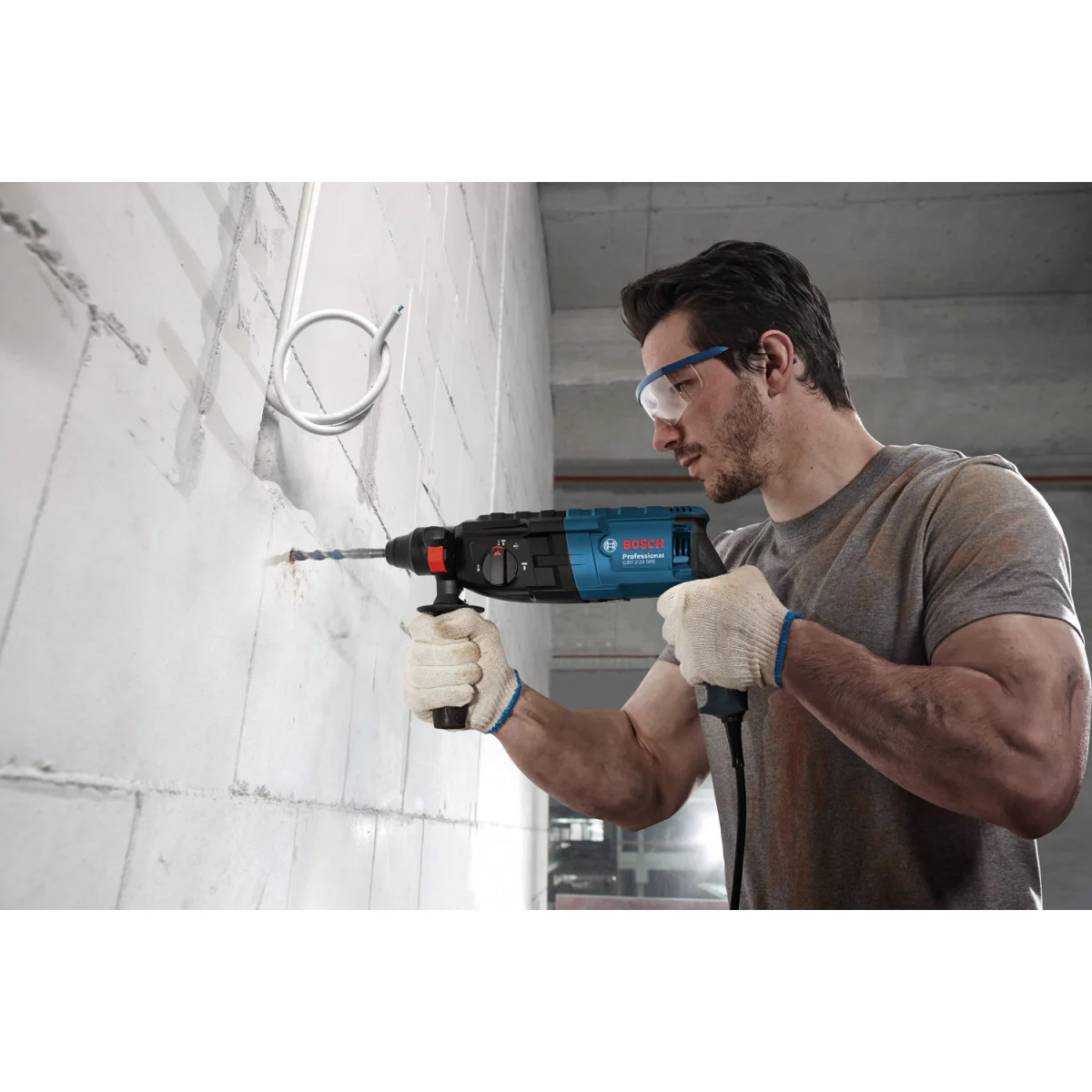 Перфоратор със SDS-plus Bosch GBH 240 Professional, 790W, 2.7 J 0611272100 Перфоратор със SDS-plus Bosch GBH 240 Professional, 790W, 2.7 J 0611272100
