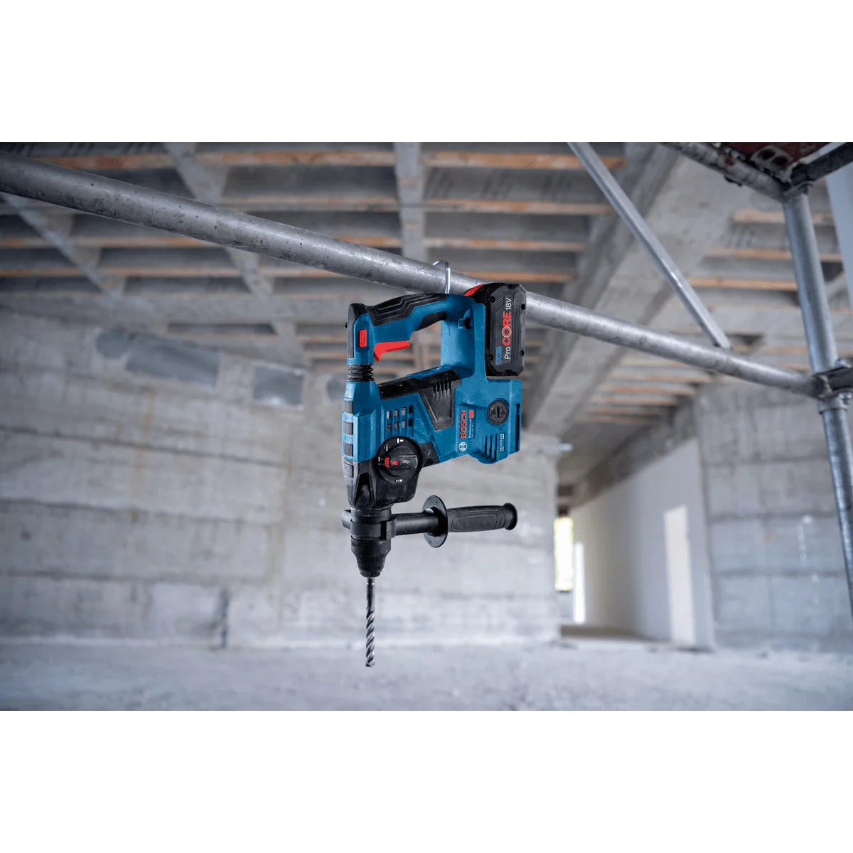 Акумулаторен перфоратор Bosch GBH 18V-28 C - 3.3 J, без батерия 0611920000 Акумулаторен перфоратор Bosch GBH 18V-28 C - 3.3 J, без батерия 0611920000