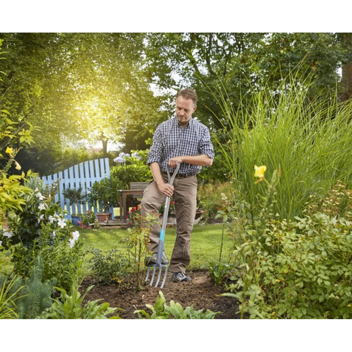 Вила с D-образна дръжка  NATURELINE  GARDENA 17002-20