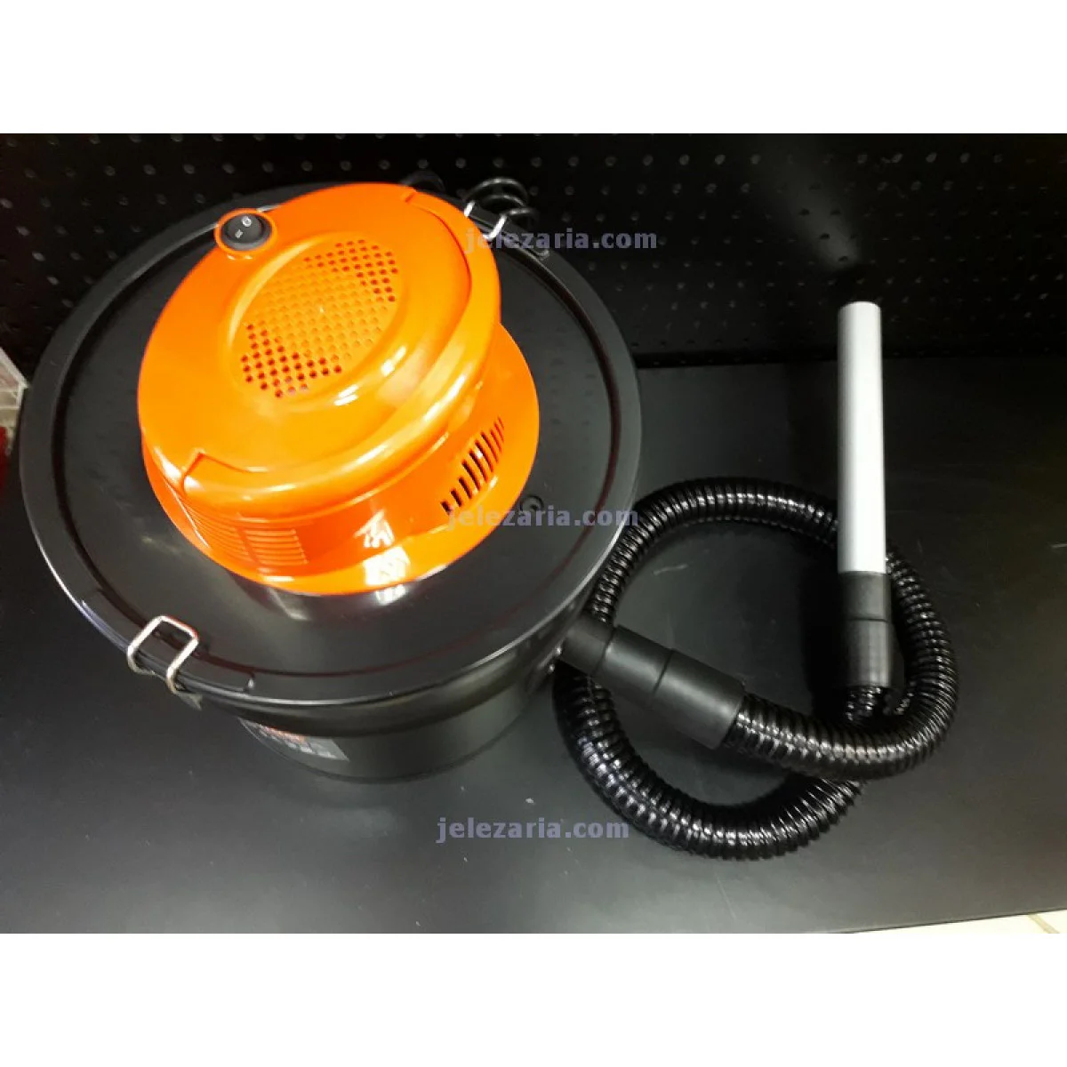 Прахосмукачка за пепел Premium 800W 33079