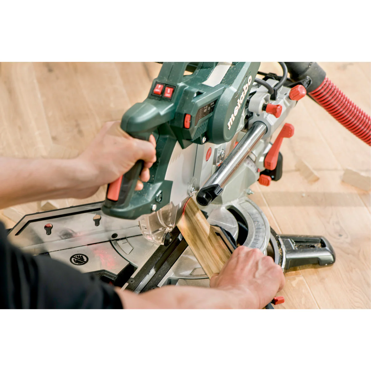 Настолен циркуляр с изтегляне Metabo KGSV 72 Xact SYM 612216000