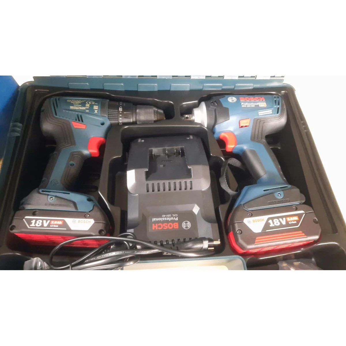 Ак.комплект Bosch гайковерт GDS 18V-400 и Винтоверт GSB 18V-50 06019K0003 Ак.комплект Bosch гайковерт GDS 18V-400 и Винтоверт GSB 18V-50 06019K0003