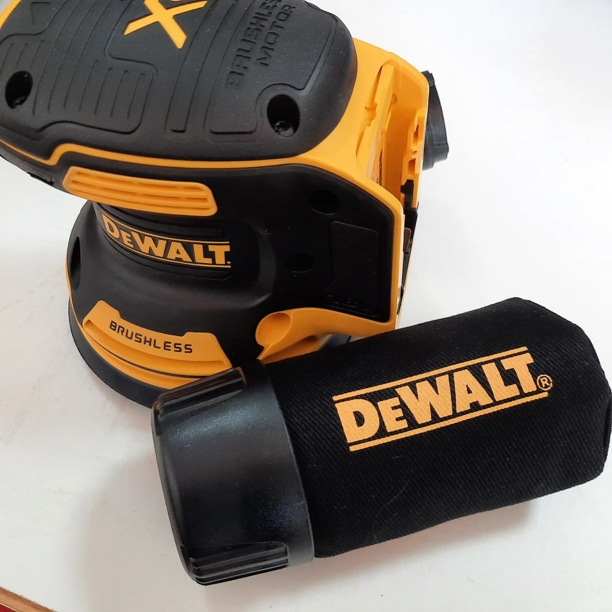 Акумулаторен безчетков ексцентършлайф DEWALT DCW210N 18 V 125 мм - соло машина DCW210N