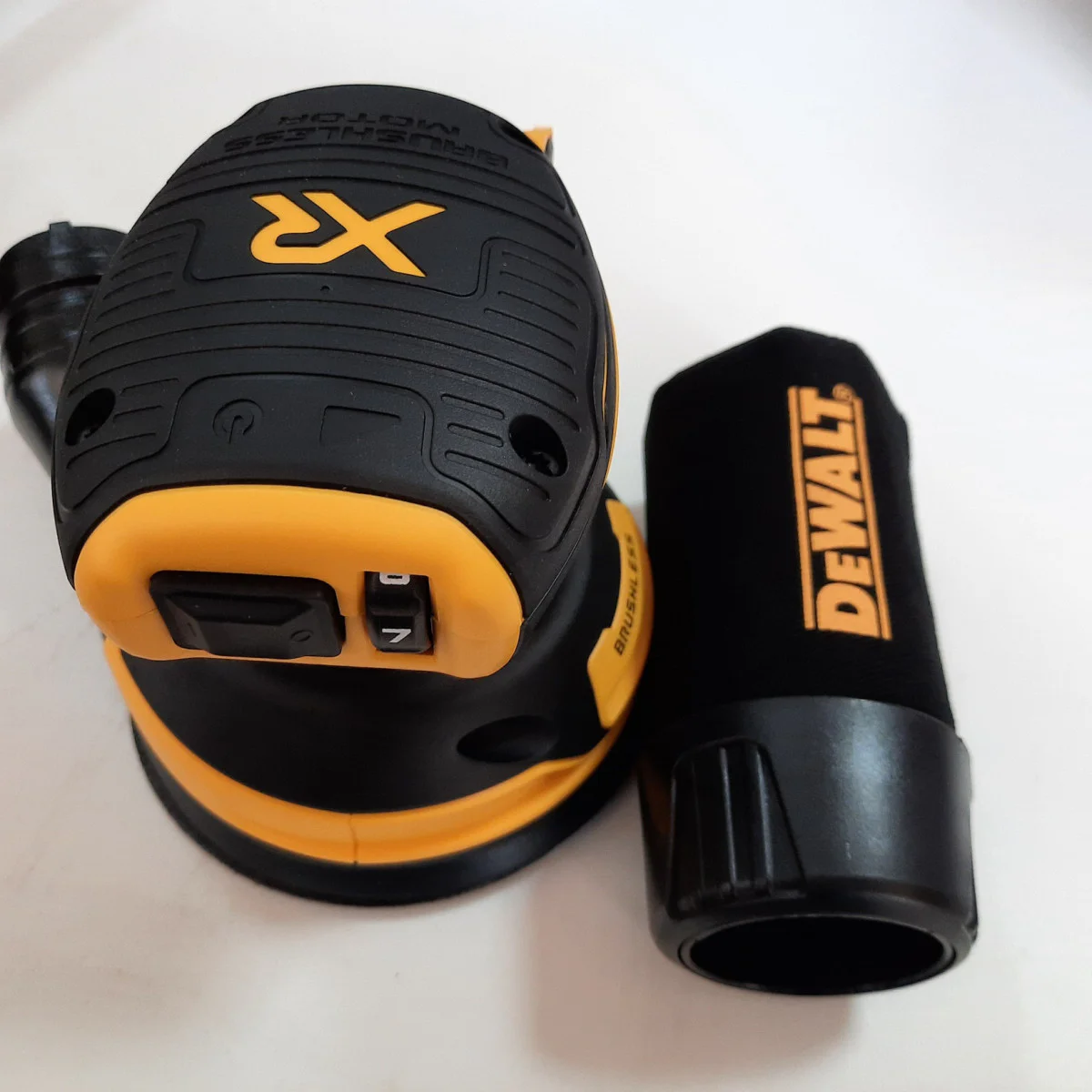 Акумулаторен безчетков ексцентършлайф DEWALT DCW210N 18 V 125 мм - соло машина DCW210N