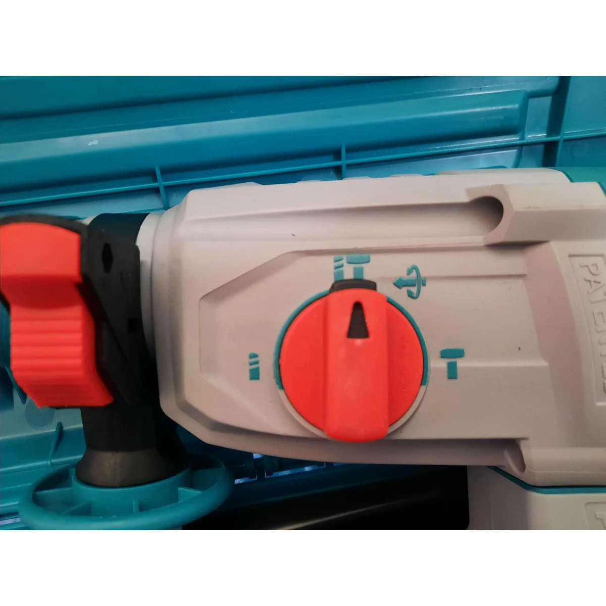 Акумулаторен безчетков перфоратор TOTAL TRHLI202287 Industrial, 2 J, 2x20 V, 4 Ah, куфар TRHLI202287