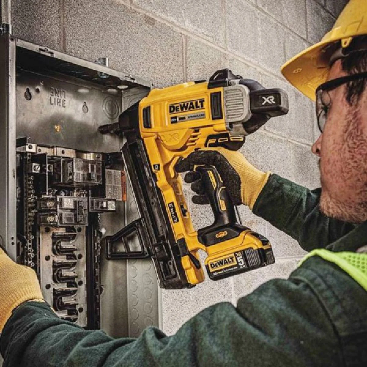 Акумулаторен безчетков такер за директен монтаж в бетон DeWALT DCN890N DCN890N