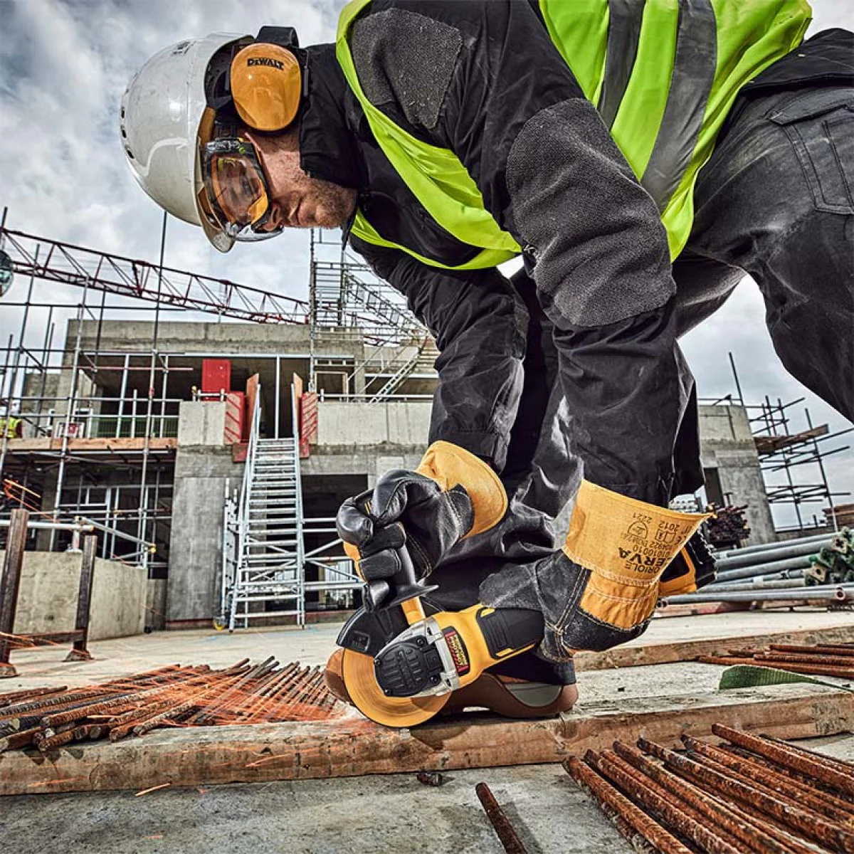 Акумулаторен ъглошлайф DeWALT DCG405N - без батерия DCG405N