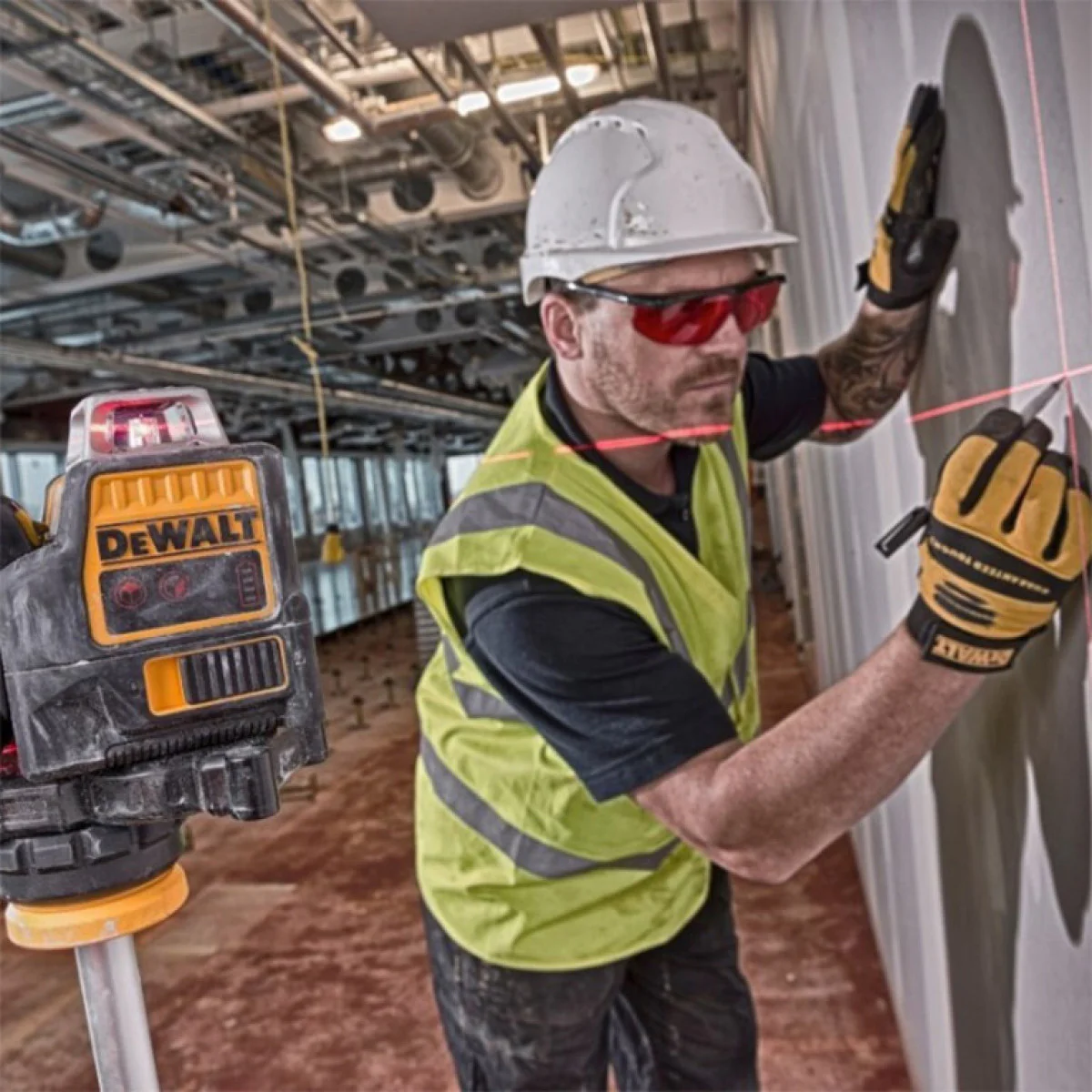 Акумулаторен лазерен линеен нивелир Dewalt DCE089D1R, 30.0 м, 0.3 мм/ 1 м, DCE089D1R-QW DCE089D1R