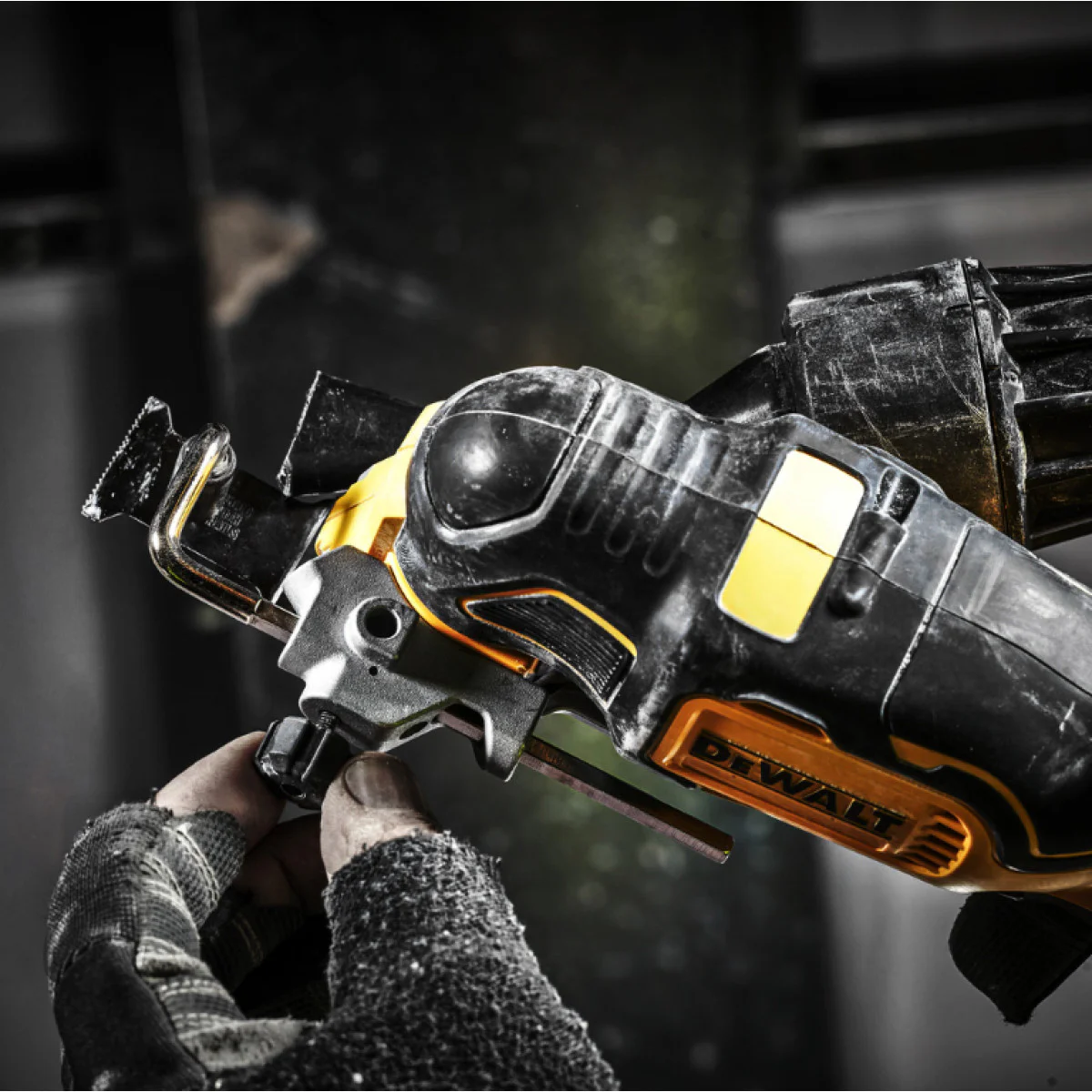 Акумулаторен многофункционален инструмент осцилатор Li-Ion DeWALT DCS356P2, 18 V, 5 Ah DCS356P2 Акумулаторен многофункционален инструмент осцилатор Li-Ion DeWALT DCS356P2, 18 V, 5 Ah DCS356P2