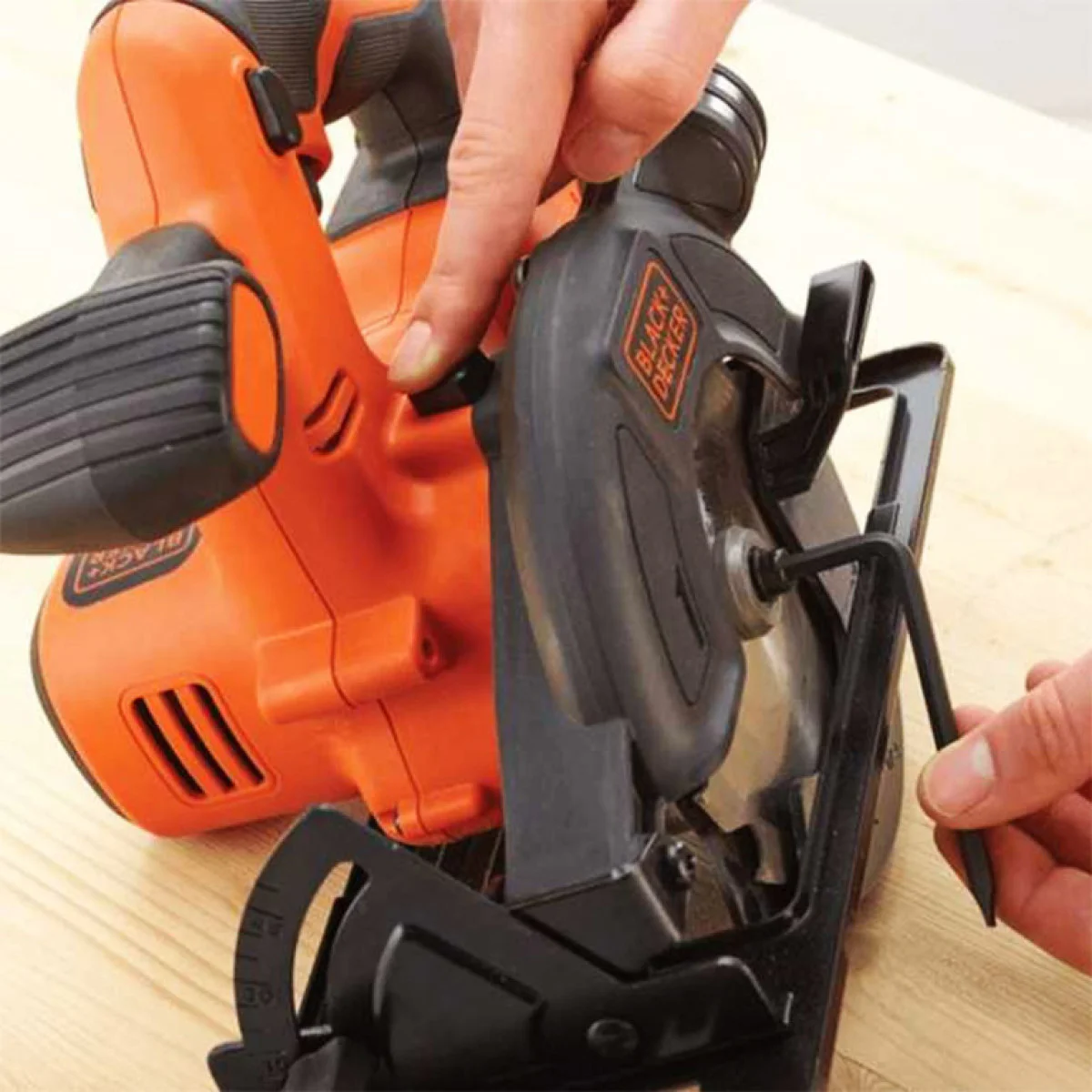 Акумулаторен ръчен циркуляр Black and Decker BDCCS18 BDCCS18