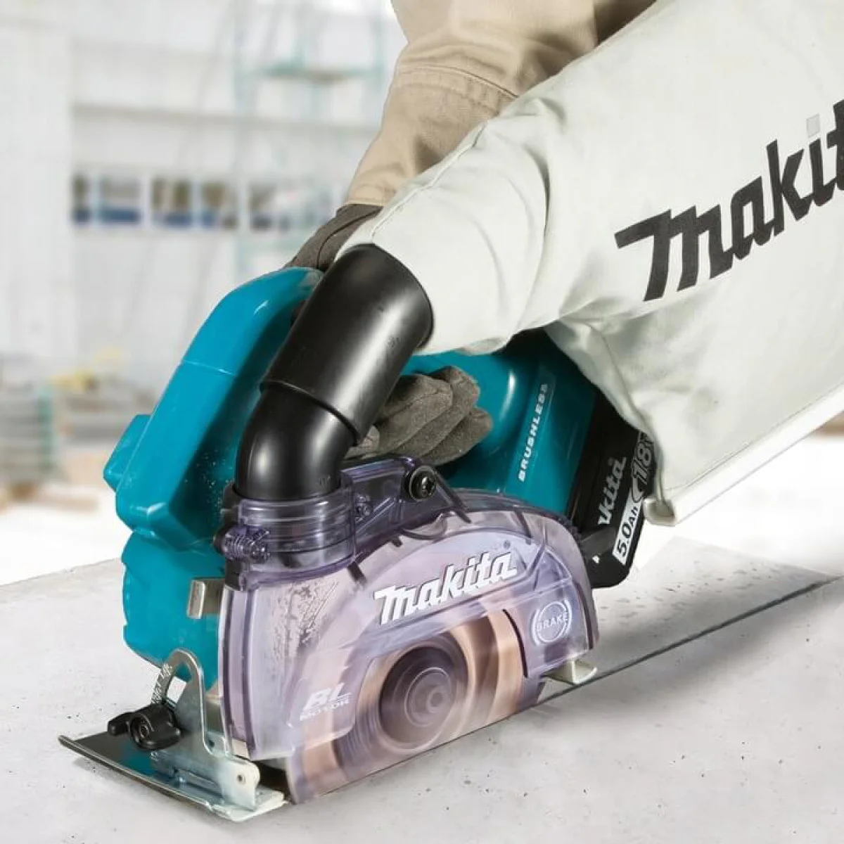 Акумулаторен ръчен циркуляр Makita DCC500Z, 125 мм, 18 V LXT, без батерия и зарядно DCC500Z Акумулаторен ръчен циркуляр Makita DCC500Z, 125 мм, 18 V LXT, без батерия и зарядно DCC500Z