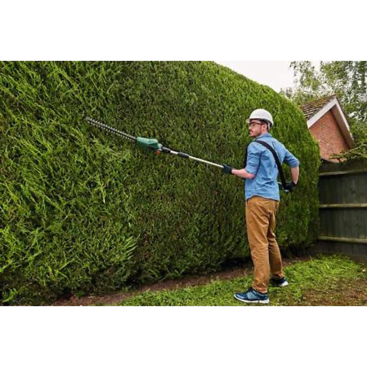 Акумулаторен разтегателен храсторез Bosch UniversalHedgePole 18 без батерия и зарядно 06008B3001