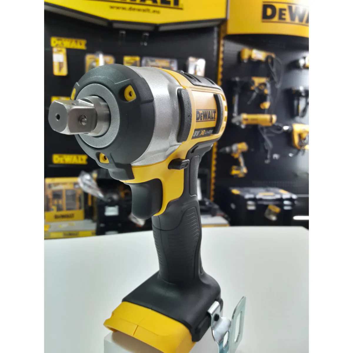 Акумулаторен ударен гайковерт DeWALT DCF880N - 1/2, 203Nm DCF880N