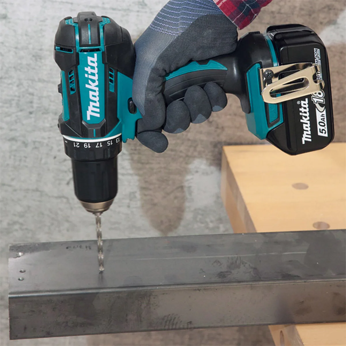 Акумулаторна бормашина/винтоверт Makita DDF482Z без батерия DDF482Z