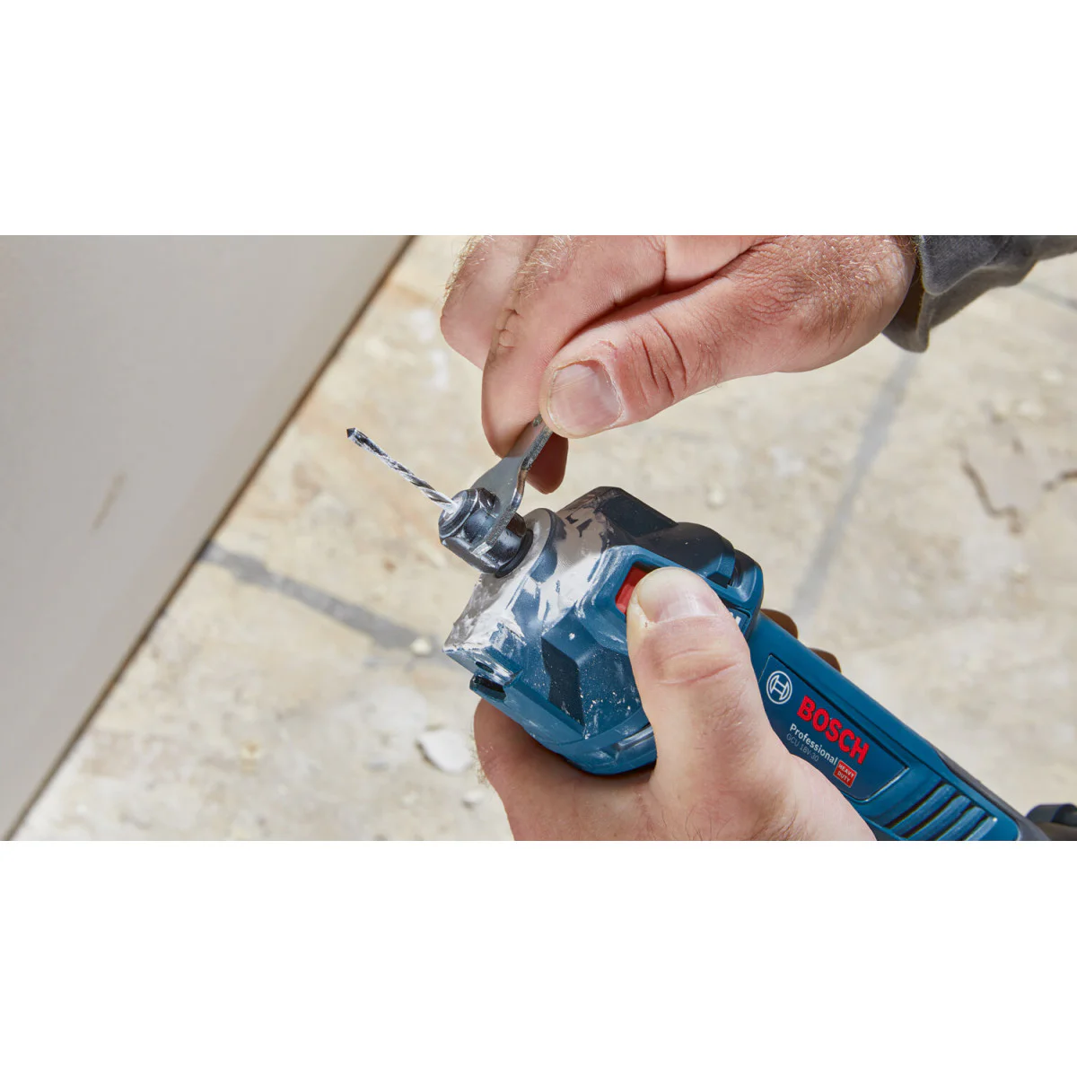 Акумулаторна фреза за гипсокартон Bosch GCU 18V-30, без батерия и зарядно 06019K8000 Акумулаторна фреза за гипсокартон Bosch GCU 18V-30, без батерия и зарядно 06019K8000