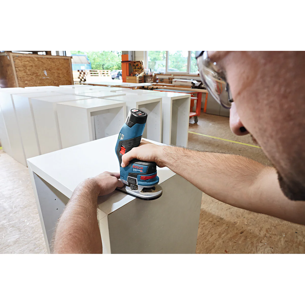 Акумулаторна фреза за кантове Bosch GKF 12V-8 L-BOXX 06016B0000