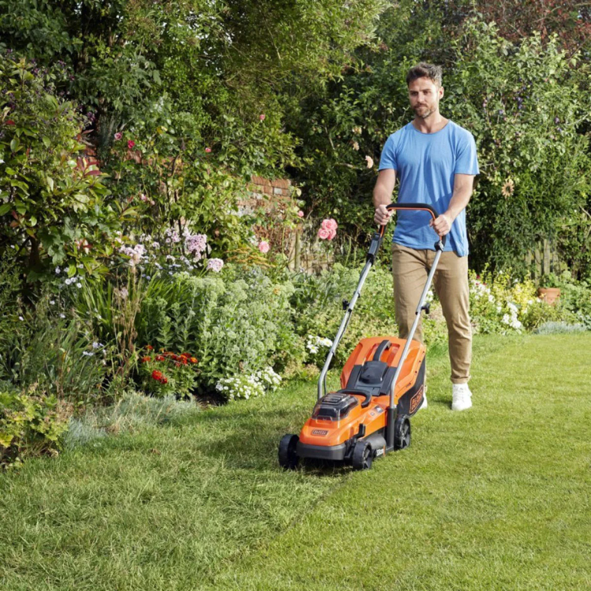 Акумулаторна косачка 18+18 V, 4 Ah, 330 мм Black & Decker BCMW33184L2 + акумулаторeн тример Black & Decker STC1820PC BCMW33184L2