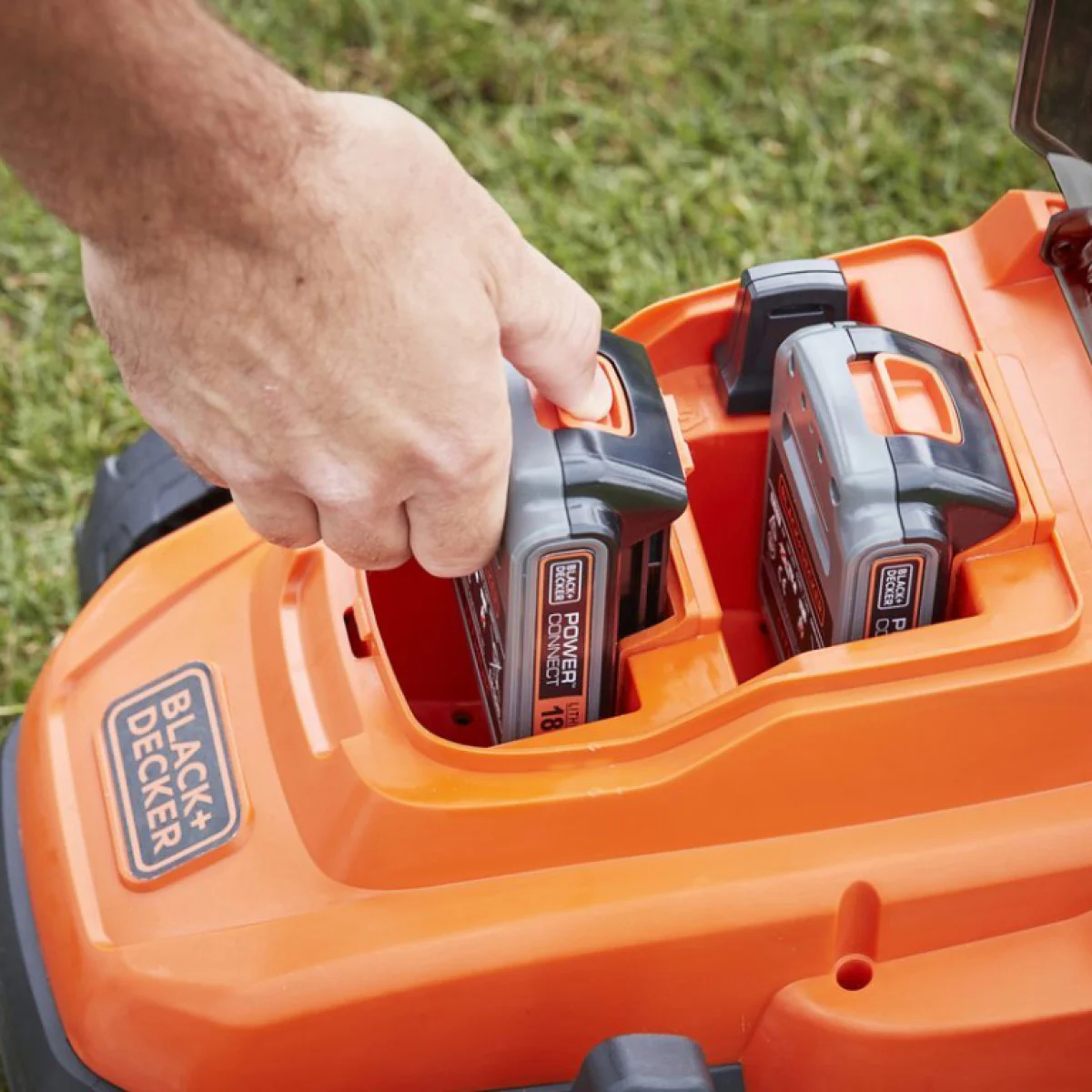 Акумулаторна косачка 18+18 V, 4 Ah, 330 мм Black & Decker BCMW33184L2 + акумулаторeн тример Black & Decker STC1820PC BCMW33184L2