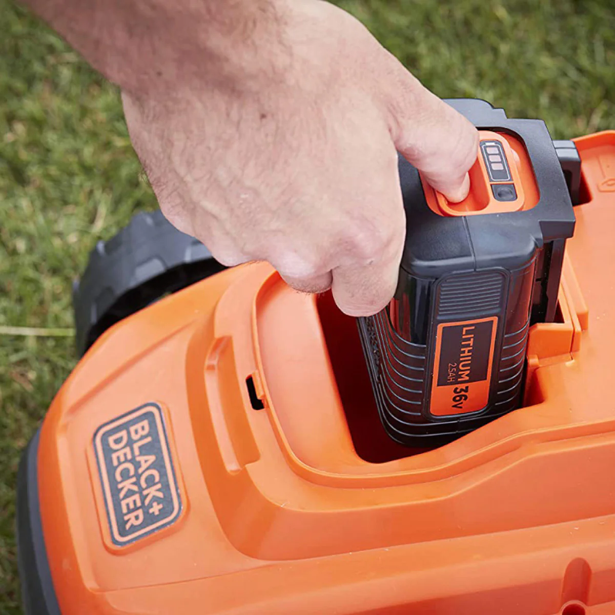 Акумулаторна косачка Black & Decker BCMW3336L2 BCMW3336L2