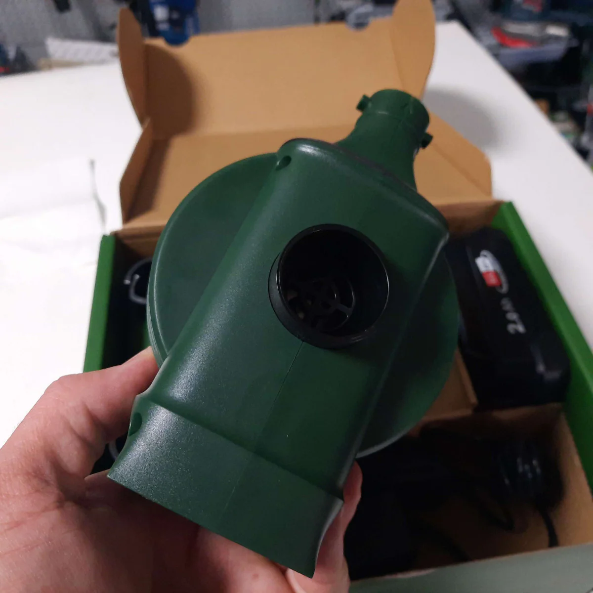 Акумулаторна въздушна помпа EasyInflate 18V-500, 1 x батерия PBA 18V 2.0Ah 0603947201 Акумулаторна въздушна помпа EasyInflate 18V-500, 1 x батерия PBA 18V 2.0Ah 0603947201