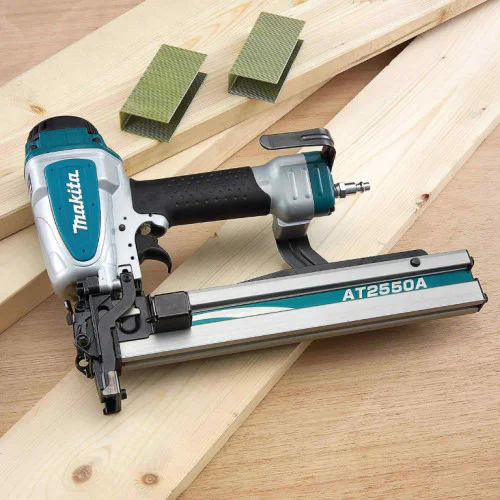 Такер пневматичен Makita AT2550A 4.5 - 8.5 bar, 25-50 мм