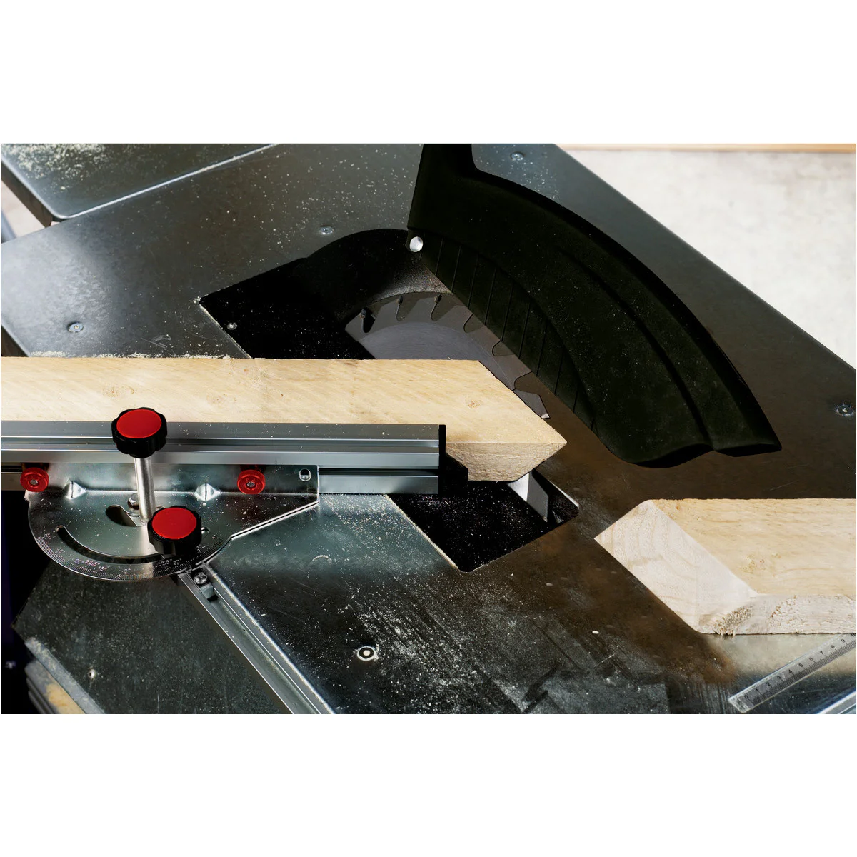 Циркуляр стационарен METABO TKHS 315C-2.0WNB, ø315mm, 2000W 0103152000 Циркуляр стационарен METABO TKHS 315C-2.0WNB, ø315mm, 2000W 0103152000