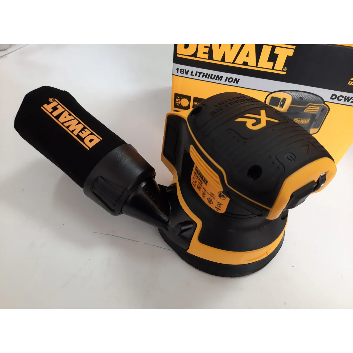 Акумулаторен безчетков ексцентършлайф DEWALT DCW210N 18 V 125 мм - соло машина DCW210N