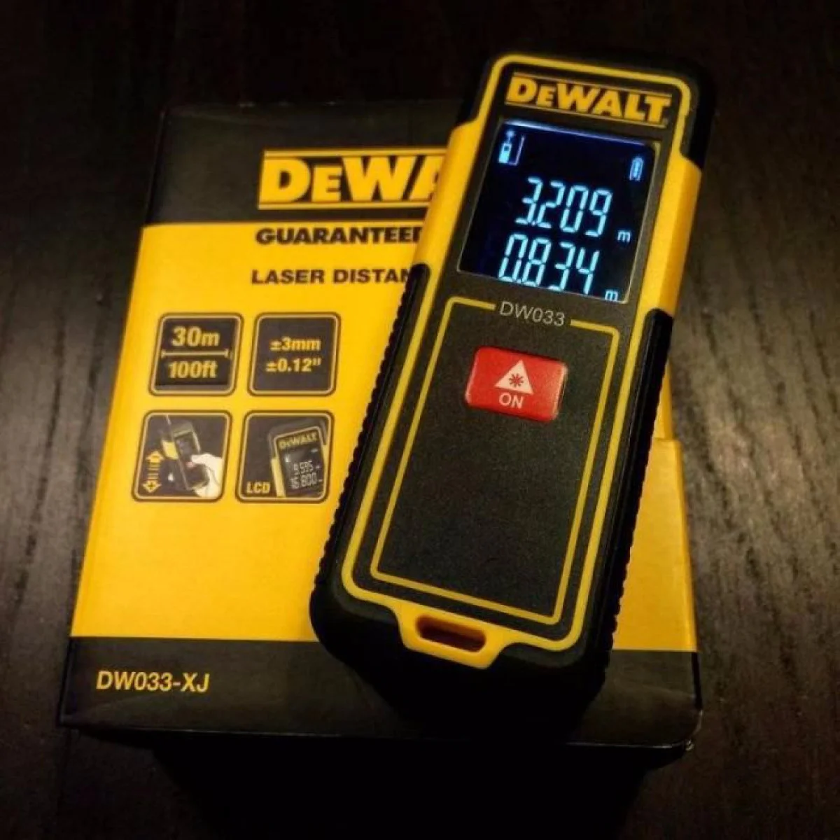 Лазерна ролетка Dewalt DW033,  0.15-30м, +/-1.5мм, DW033-XJ DW033