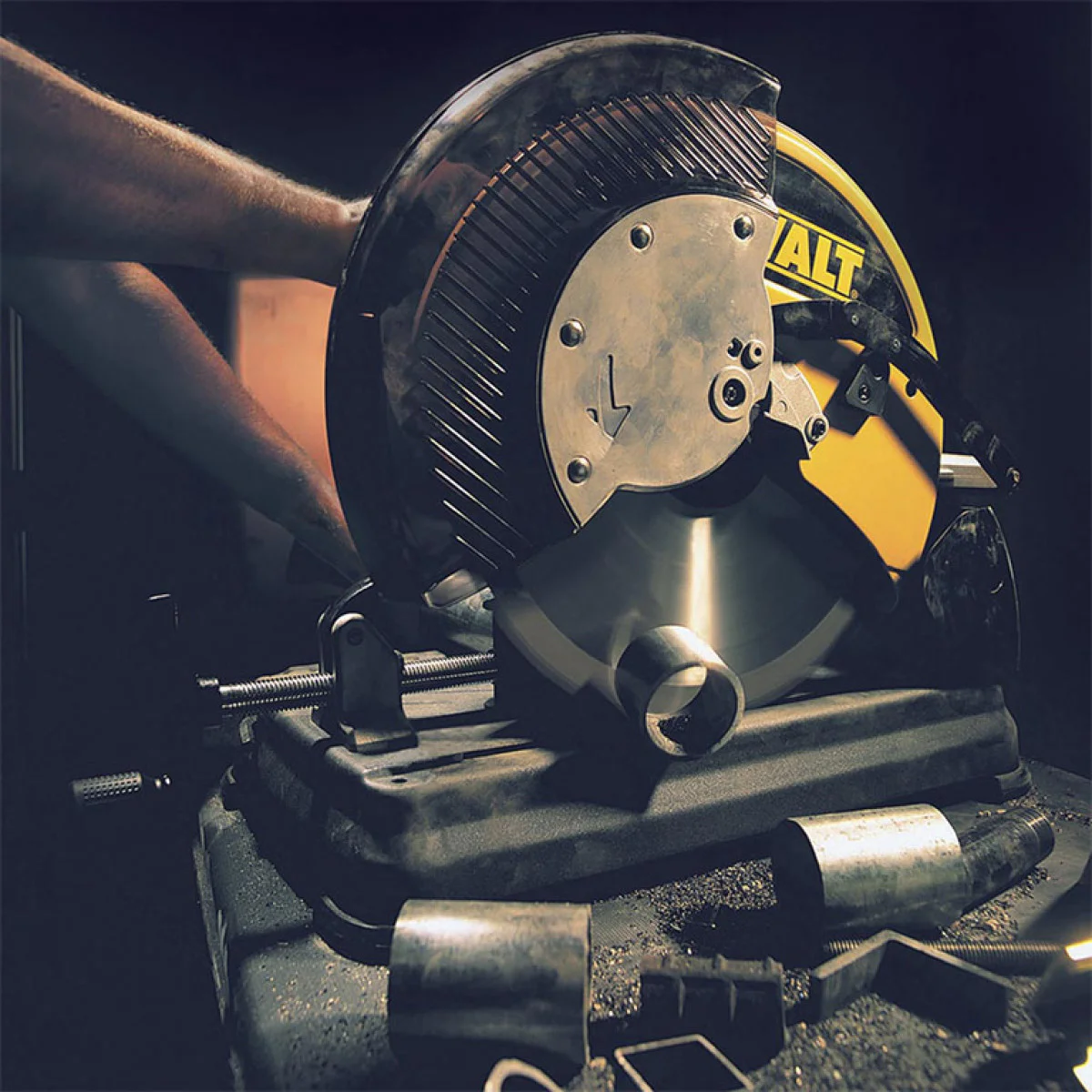 Настолен циркуляр Dewalt DW872 DW872