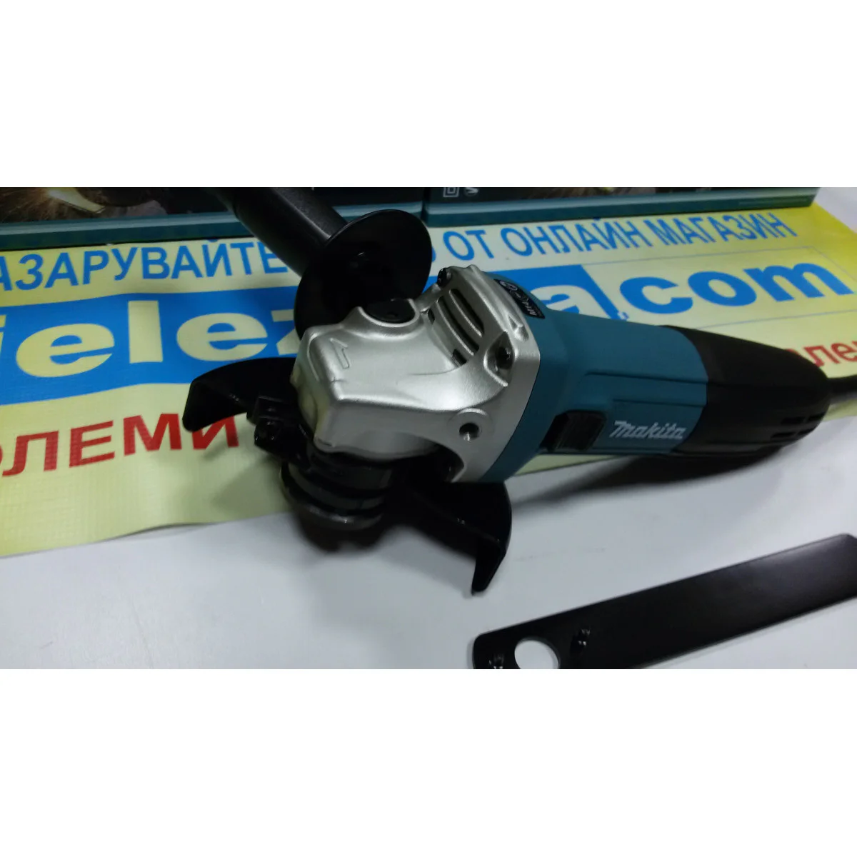 Ъглошлайф Makita GA5030R, 720W, 125мм, 11000об. GA5030R Ъглошлайф Makita GA5030R, 720W, 125мм, 11000об. GA5030R