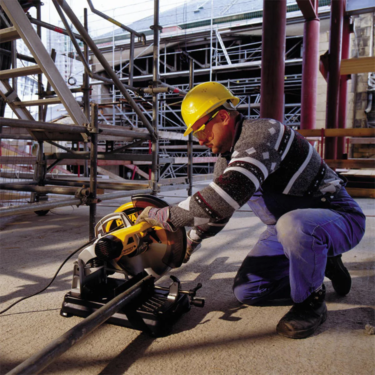 Настолен циркуляр Dewalt DW872 DW872