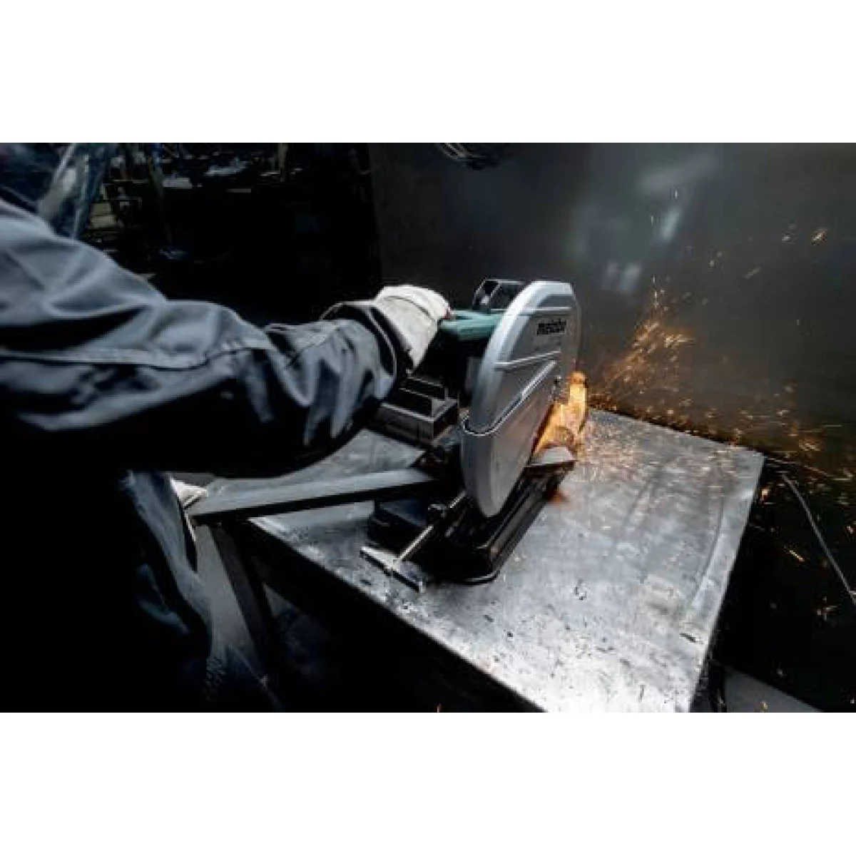 Настолен циркуляр за метал Metabo CS 22-355, 2300 W, Ø 355 мм 601786000 Настолен циркуляр за метал Metabo CS 22-355, 2300 W, Ø 355 мм 601786000