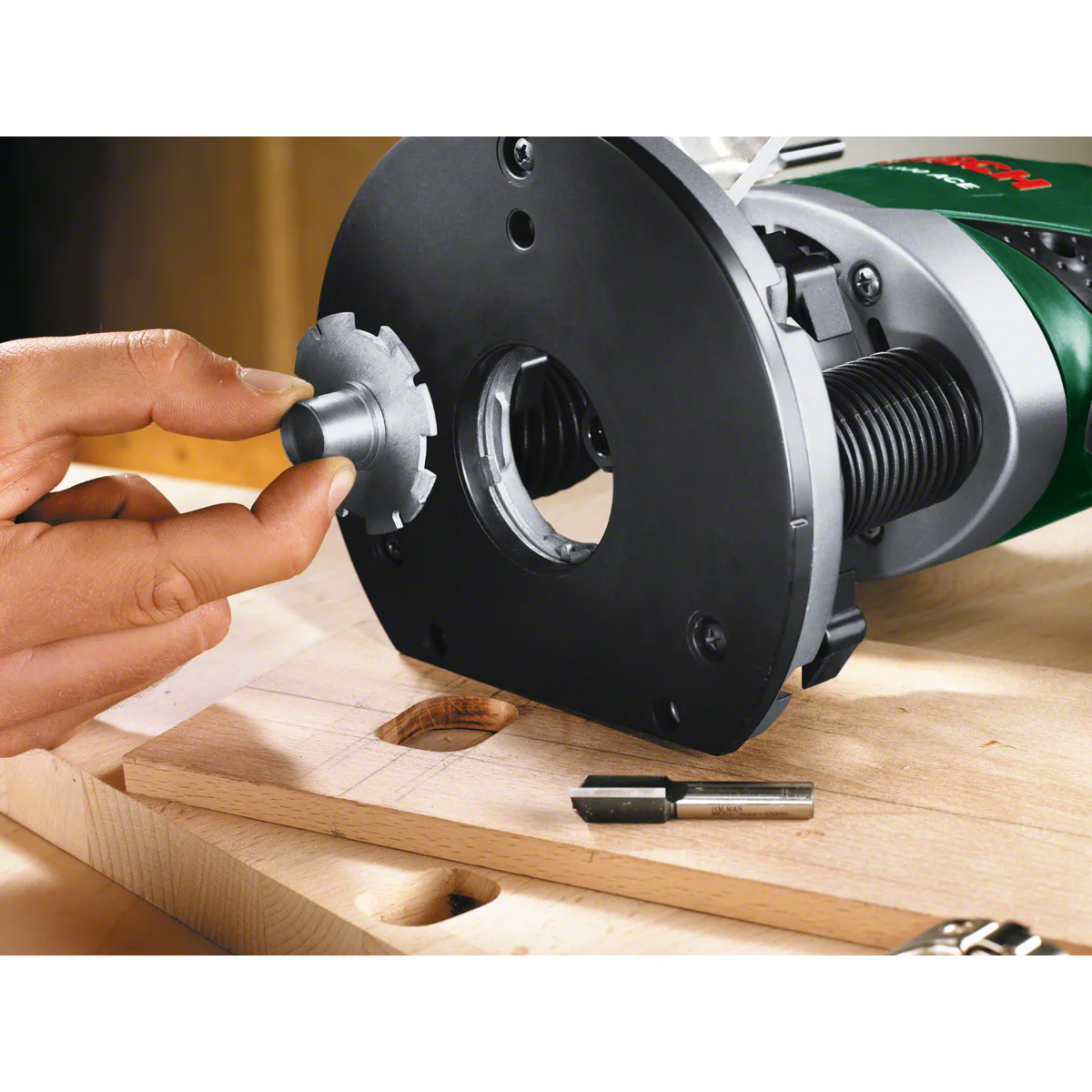 Оберфреза Bosch POF 1400 ACE 1400W,11000-28000об ф 6-8мм 060326C820