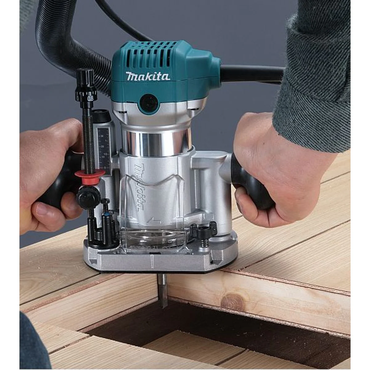 Оберфреза Makita RT0702CX2 RT0702CX2