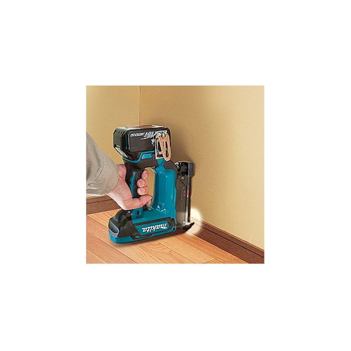 Акумулаторен такер Makita DPT353Z