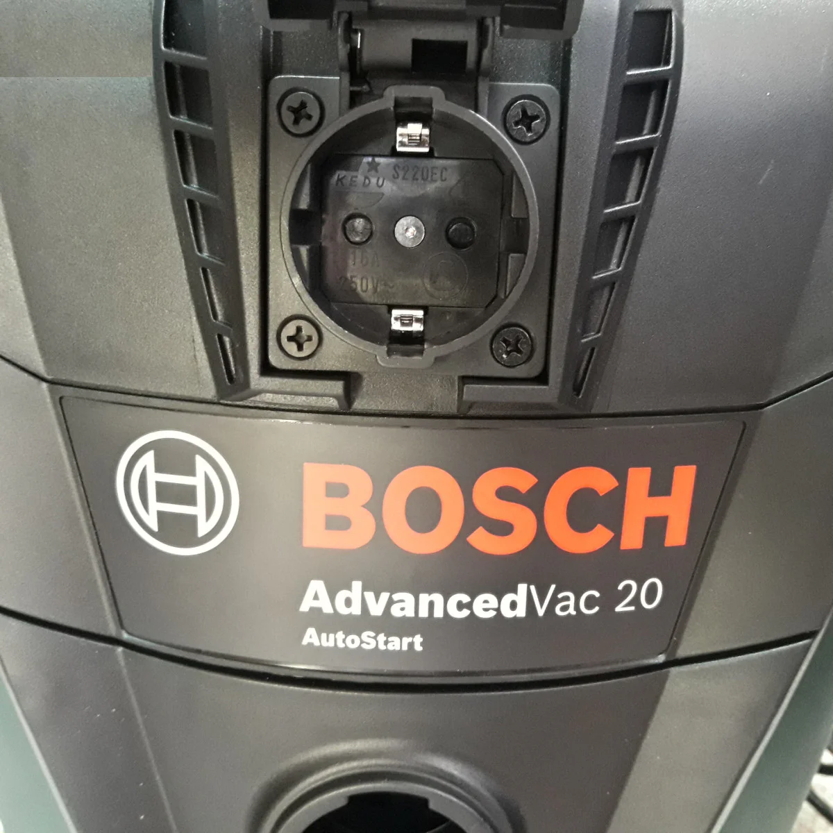 Прахосмукачка Bosch AdvancedVac 20 за сухо и за мокро почистване, 20л 06033D1200