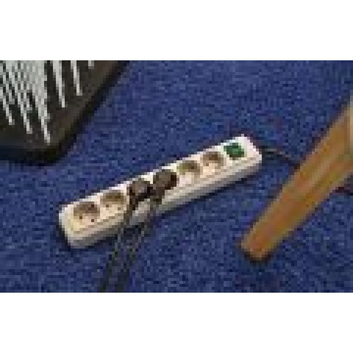 Разклонител  с 6 гнезда ,  с повишена контактна защита, ключ и 1.5 м кабел)  бял ,   brennenstuhl  Eco-Line 1159520015