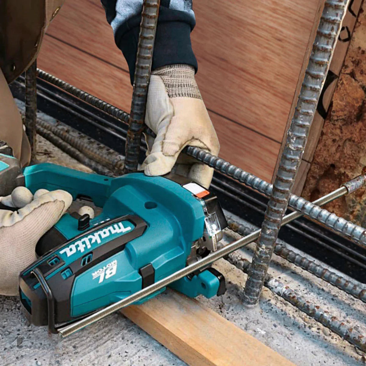Акумулаторна машина за рязане на шпилки Makita SC103DZ, 12 V, M6 - M10, без батерия и зарядно SC103DZ