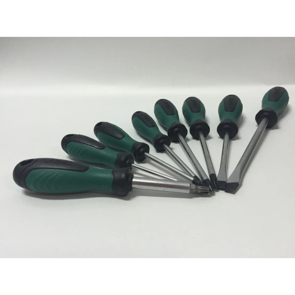 Комплект от професионални отвертки 32 броя T 22332