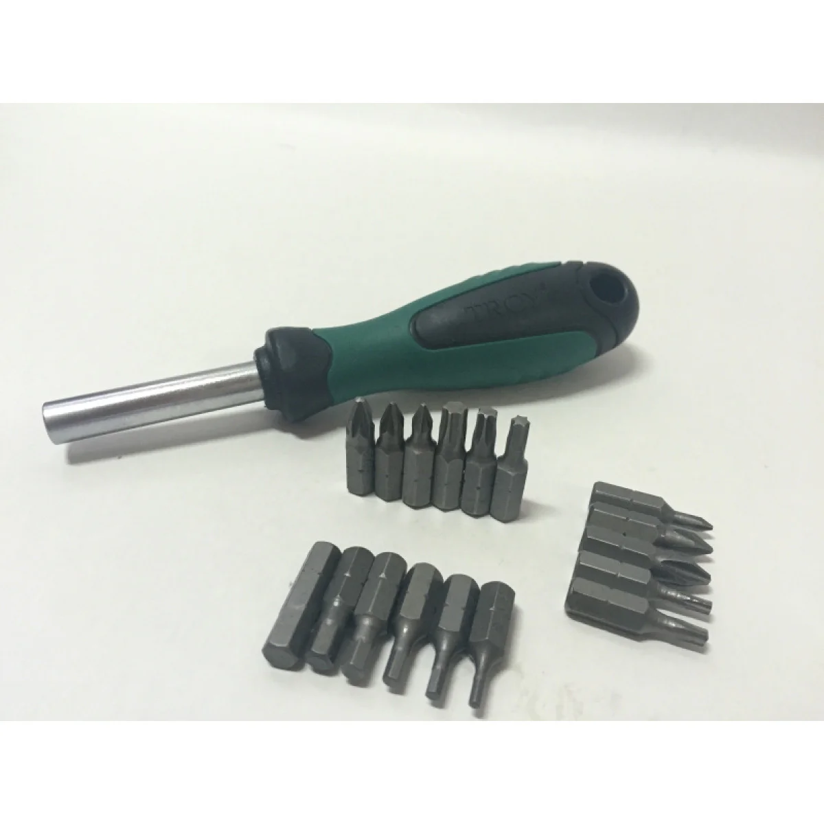 Комплект от професионални отвертки 32 броя T 22332